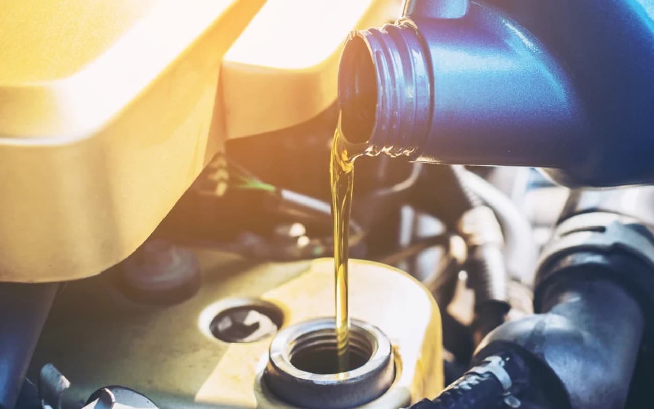 Car Tips: डीजल इंजन वाली कारों में कब बदलें डीजल? जानिए क्या है प्रक्रिया