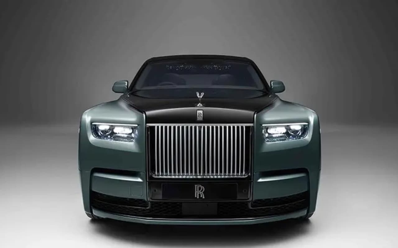 PHOTOS: जानिए क्यों इतनी महंगी होती है Rolls Royce की कारें ?