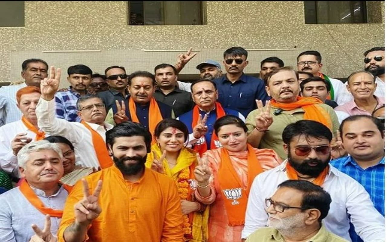 Gujarat election : गुजरात चुनाव में कुछ ऐसे मैदान में उतरीं हैं रिवाबा जडेजा, देखें तस्वीरें