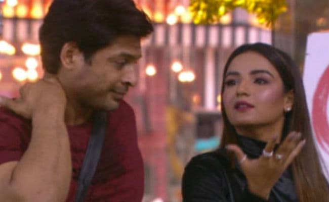 Bigg Boss 14: इन दो हसीनाओं का नाम कंफर्म, सिद्धार्थ शुक्ला से है सीधा कनेक्शन Bigg Boss 14: इन दो हसीनाओं का नाम कंफर्म, सिद्धार्थ शुक्ला से है सीधा कनेक्शन