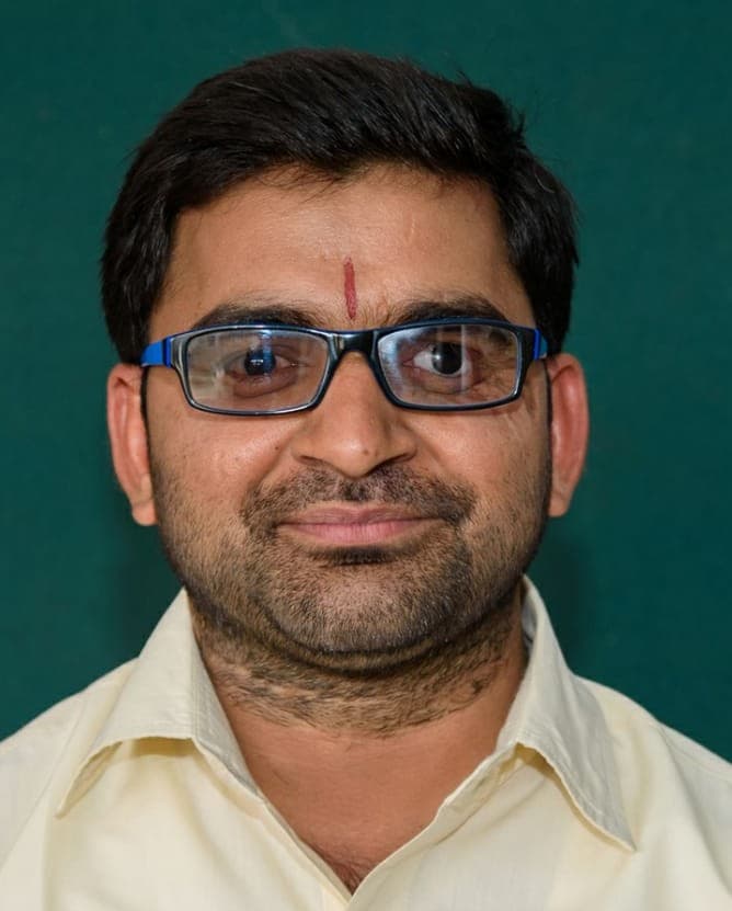 Teachers Day 2020 : लॉकडाउन में टेक्नोलॉजी के जरिए लातेहार के ग्रामीण बच्चों को मुफ्त पढ़ा रहे रजनीकांत