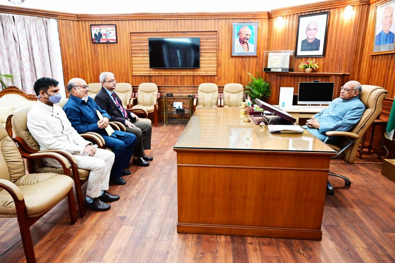 राज्यपाल रमेश बैस से मिले आरकेडीएफ विवि रांची के कुलपति डॉ एस चटर्जी