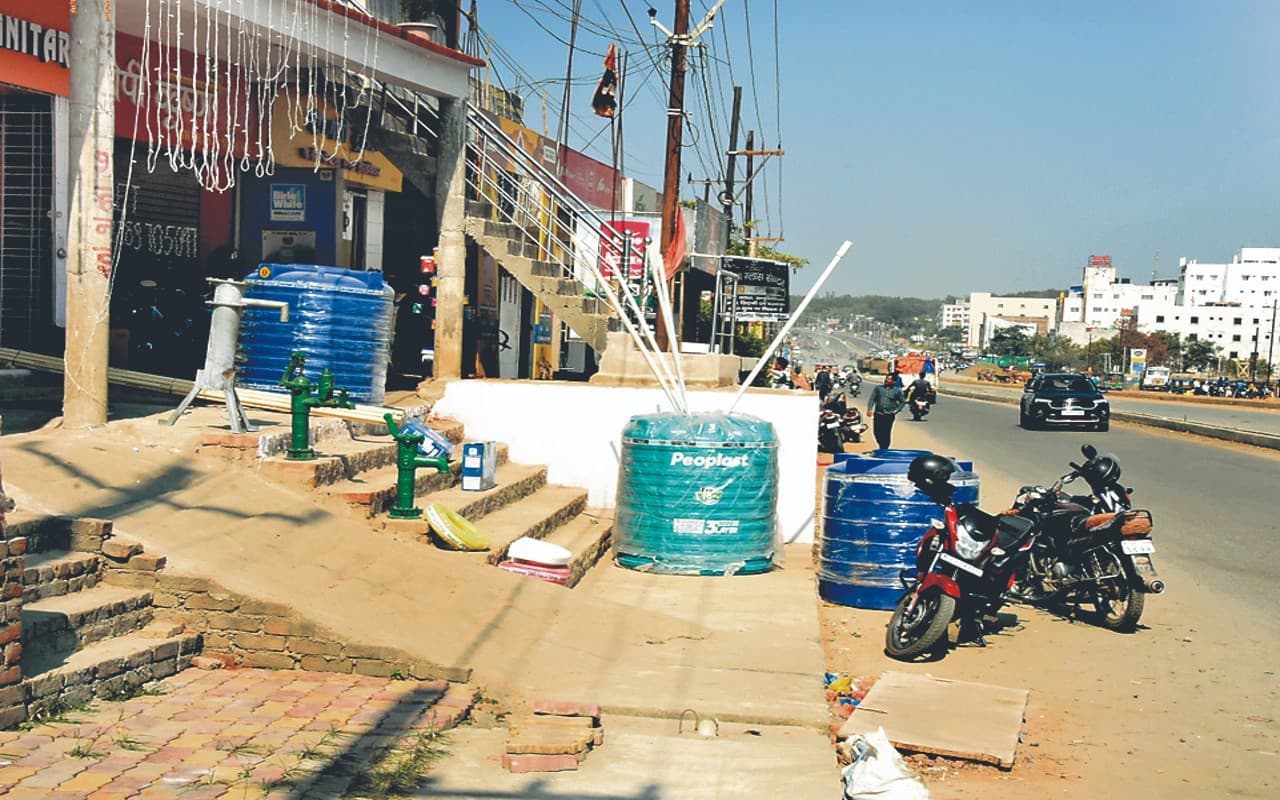 धनबाद में 332 करोड़ की लागत से बन रही आठ लेन सड़क, दुकानदार कर लगे हैं अवैध कब्जा