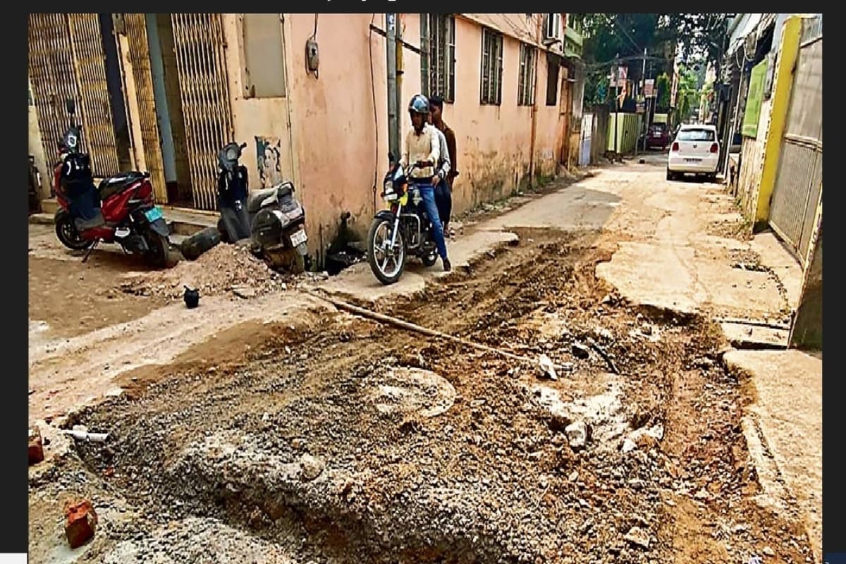 Road Accident: रांची से नेतरहाट घूमने गये युवकों की कार खाई में गिरी, दो की मौत, चार घायल