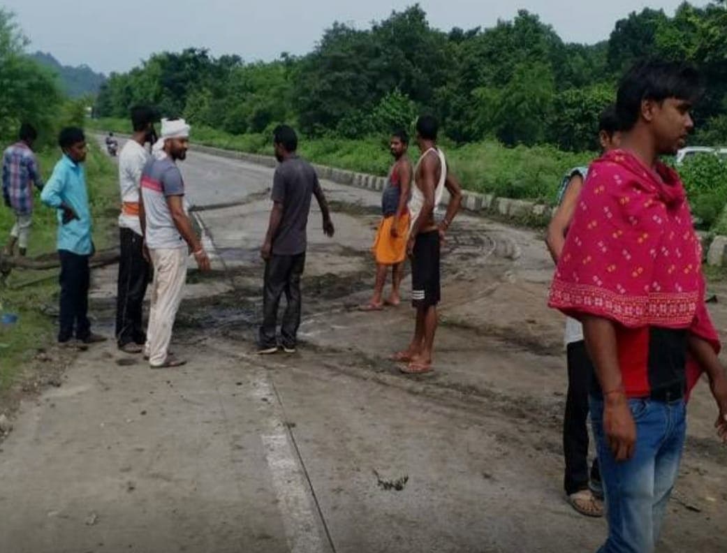 झारखंड के हजारीबाग एक्सीडेंटल जोन दनुआ घाटी में हादसा, बिहार के ड्राइवर व खलासी की मौत, ट्रक के उड़े परखच्चे