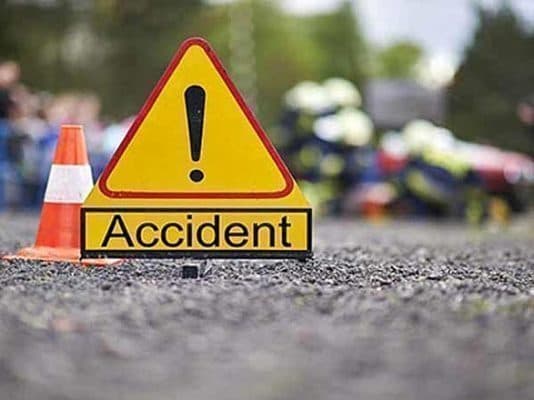 Road Accident : बिहार से दिल्ली जा रही बस डिवाइडर से टकराने के बाद पलटी, 10 यात्री घायल