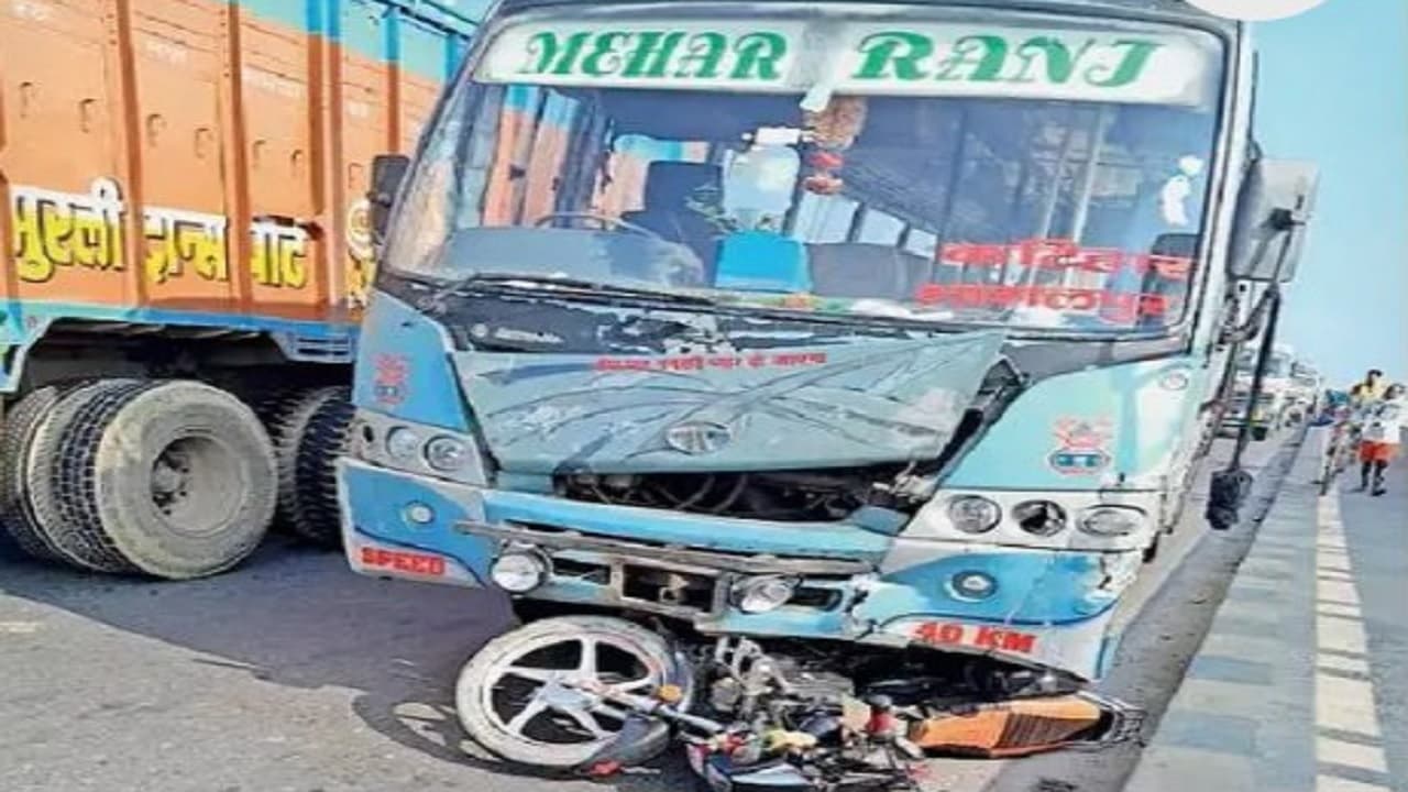 बिहार: बांका व भागलपुर में सड़क पर दिखा मौत का तांडव , बस-ट्रक और स्कॉर्पियो से कुचलकर कई लोगों की मौत..