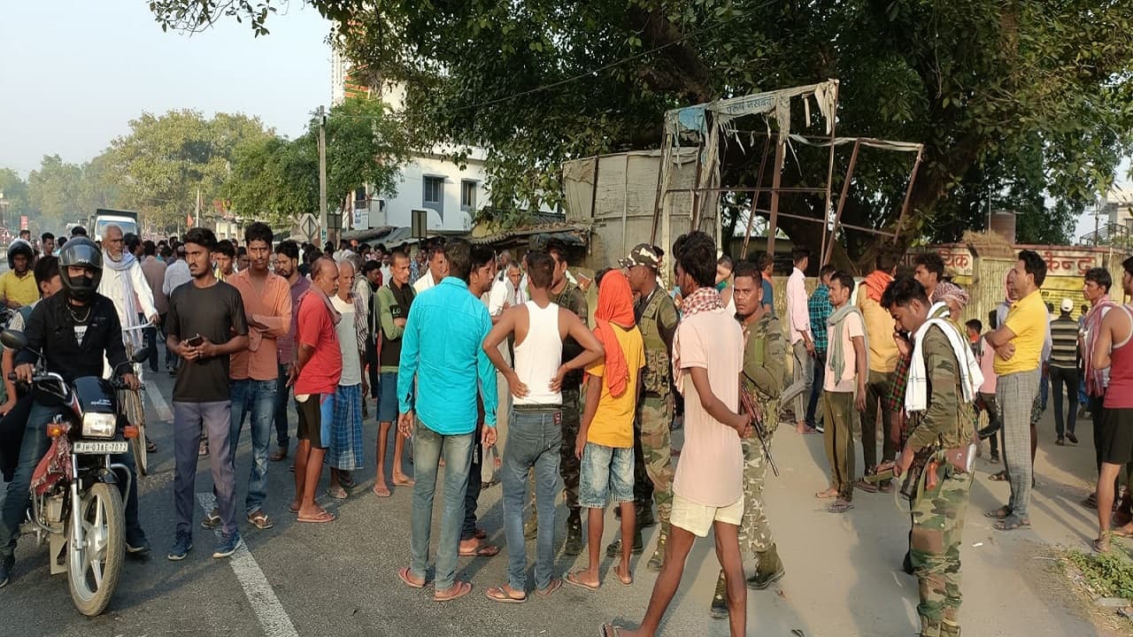 झारखंड के पलामू में सड़क हादसा, बिहार के औरंगाबाद के युवक की मौत, आक्रोशित लोगों ने किया सड़क जाम