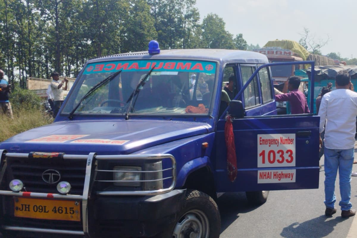 झारखंड: हजारीबाग के चरही रेलवे ओवरब्रिज के समीप सड़क हादसा, दो की मौत, चार लोग घायल