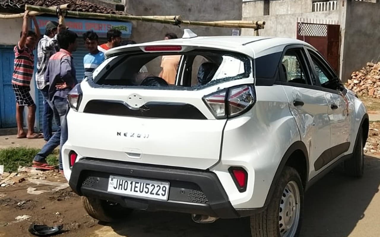 रफ्तार का कहर: चक्रधरपुर के असलम चौक पर कार ने दो बच्चों को रौंदा