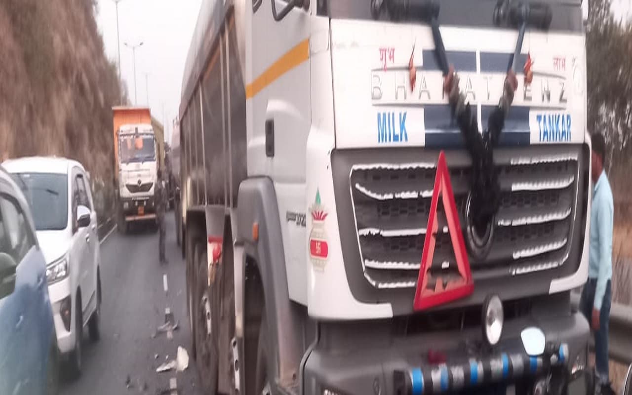 झारखंड: रामगढ़ की चुटूपालू घाटी में भीषण सड़क हादसा, कंटेनर से कुचलकर स्कूटी सवार 4 लोगों की मौत