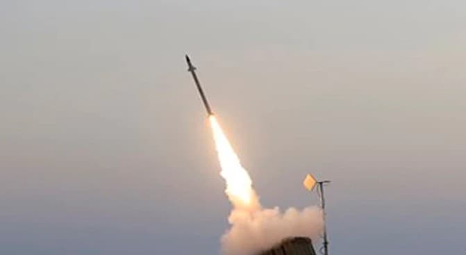 अफगानिस्तान की जमीं पर छिड़ी है जंग, राष्ट्रपति भवन के पास रॉकेटों से हमला, जानिए क्या चाहता है तालिबान