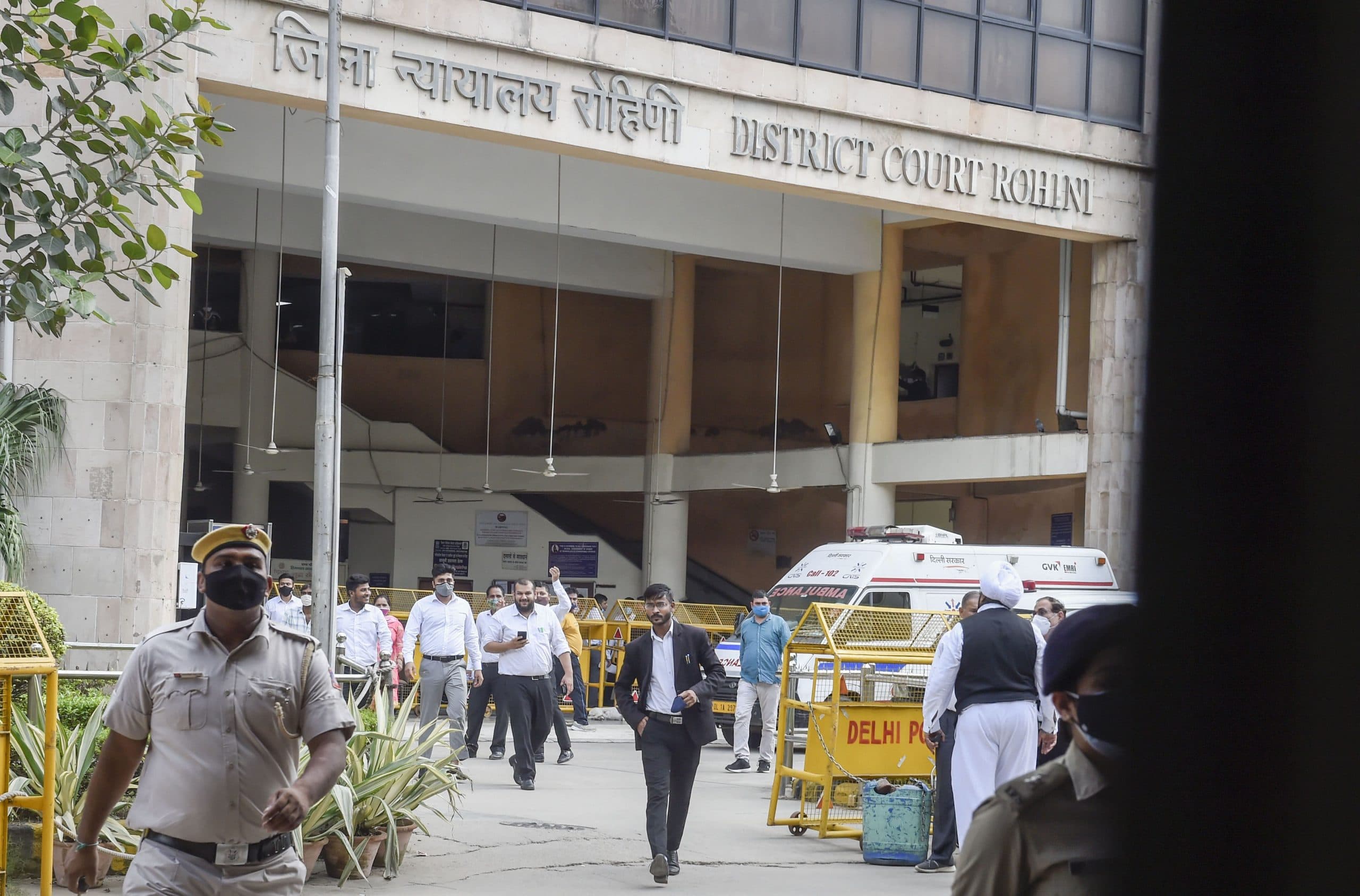 Rohini Court Blast: दिल्ली के रोहिणी कोर्ट में धमाका, विस्फोट में दो लोग घायल, जांच के लिए पहुंची फॉरेंसिक टीम