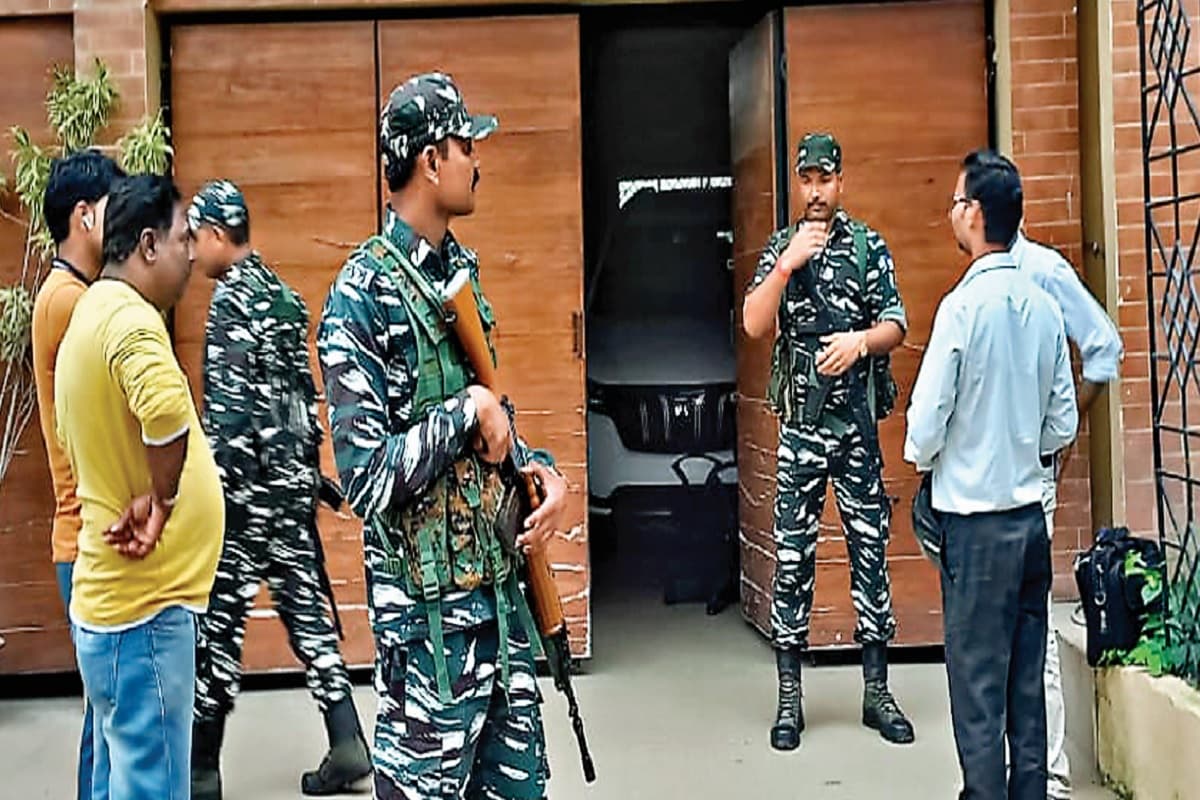 वित्त मंत्री डॉ रामेश्वर उरांव के बेटे रोहित के घर छापे की राजनीतिक गलियारे में चर्चा