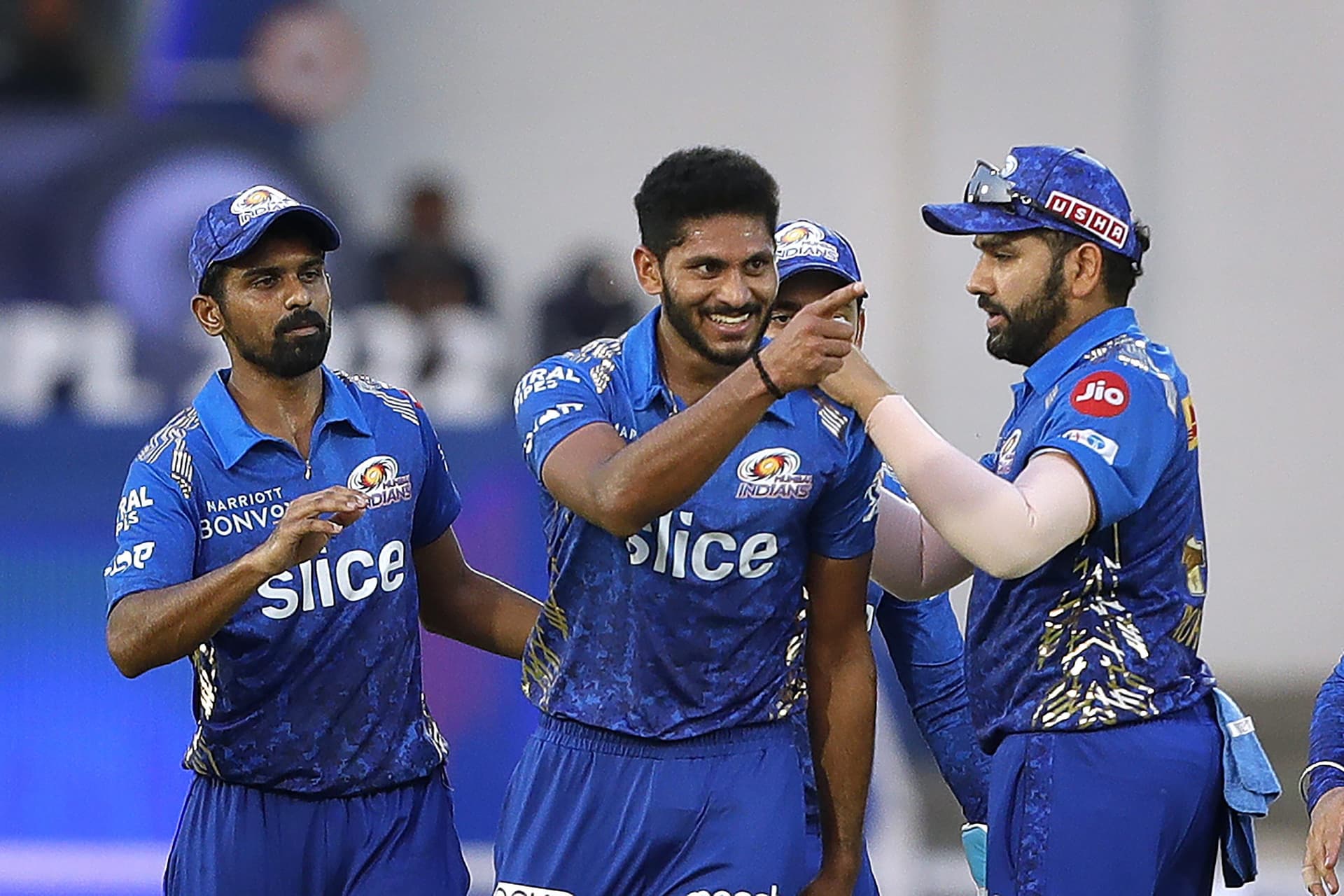 IPL 2022: रोहित शर्मा को दोहरा झटका, मैच गंवाया, अब भरना होगा 12 लाख का जुर्माना