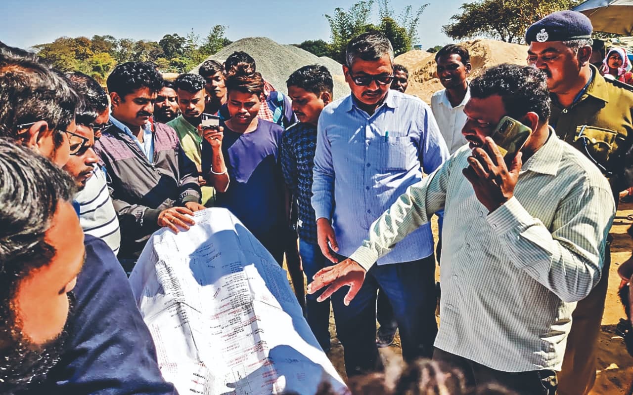 नेपाली बस्ती में भी ग्रामीणों ने बंद कराया रेलवे का निर्माण कार्य, रिपोर्ट आने के बाद होगी अगली कार्रवाई