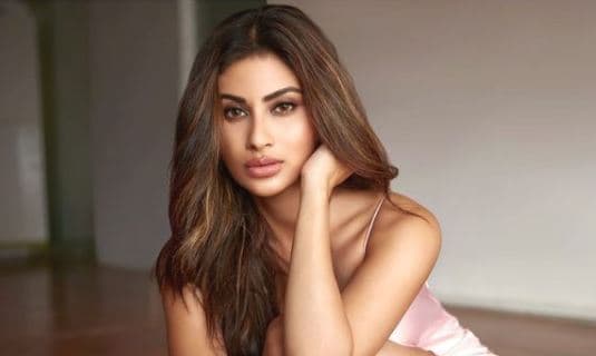 'नागिन' एक्ट्रेस मौनी रॉय का ऑरेंज ड्रेस में जबरदस्त फोटोशूट, हॉट तसवीर देख फैंस बोले- 'मेरा दिल आपके...'