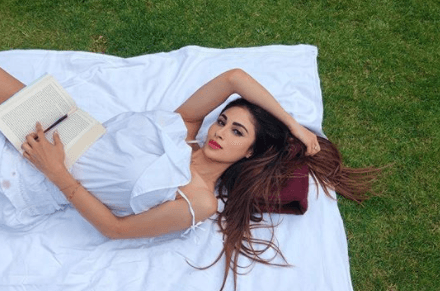 नागिन फेम मौनी राय के लुक को देखकर फैन्स बोले- इस सादगी पर कौन ना मर जाए ख़ुदा...