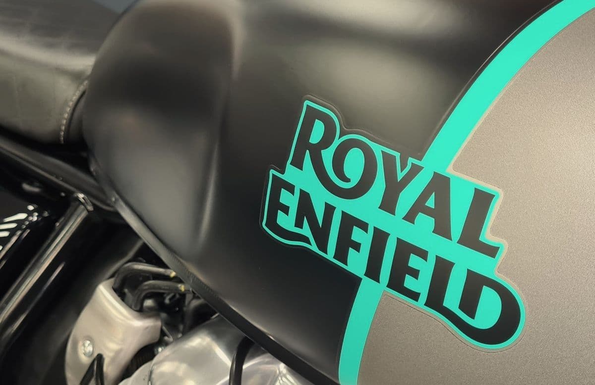 आधी से भी कम कीमत पर खरीदें Royal Enfield Classic 350, यहां पाएं ऑफर्स की पूरी जानकारी
