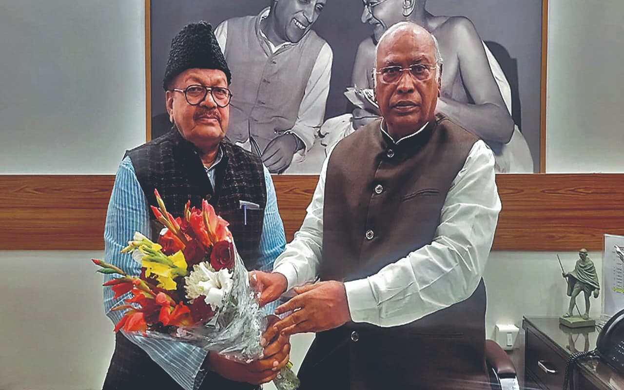 Jharkhand: कांग्रेस जिलाध्यक्षों की सूची से बढ़ी नाराजगी, होगा फेरबदल