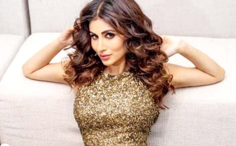 मौनी रॉय का गोल्डन शिमर ड्रेस में जबरदस्त फोटोशूट, फैंस बोले- 'आपकी हॉटनेस ने मौसम...'