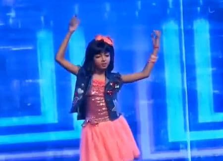 ढोल पर चढ़कर आराध्या ने किया जबरदस्त डांस, अभिषेक और ऐश्वर्या की बेटी का ये वीडियो हो रहा वायरल