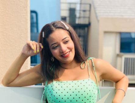 भोजपुरी एक्‍ट्रेस मोनालिसा को पहली सैलरी के तौर पर मिले थे इतने कम रुपए, एक्ट्रेस ने खुद किया था खुलासा