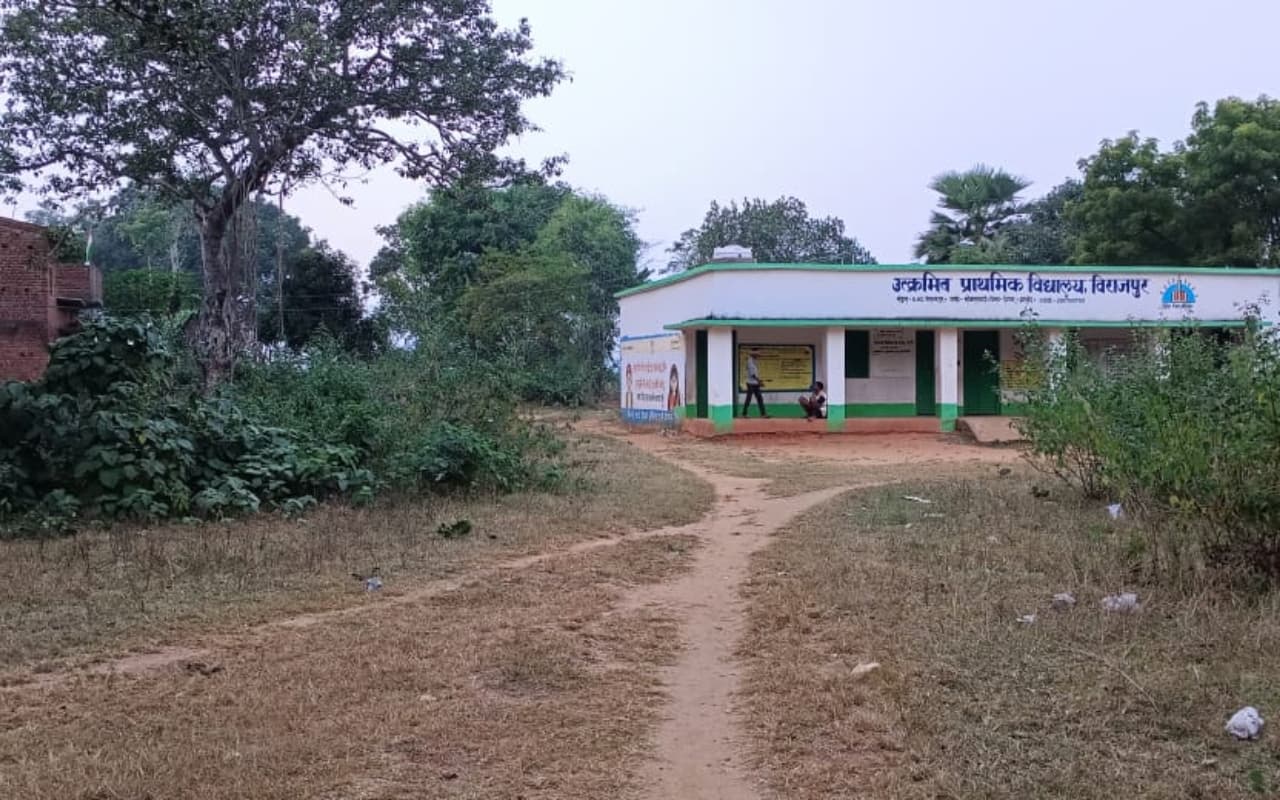 देवघर : जरका वन पंचायत में अधिकतर सड़कें कच्ची, स्वास्थ्य उपकेंद्र नहीं होना बड़ी समस्या