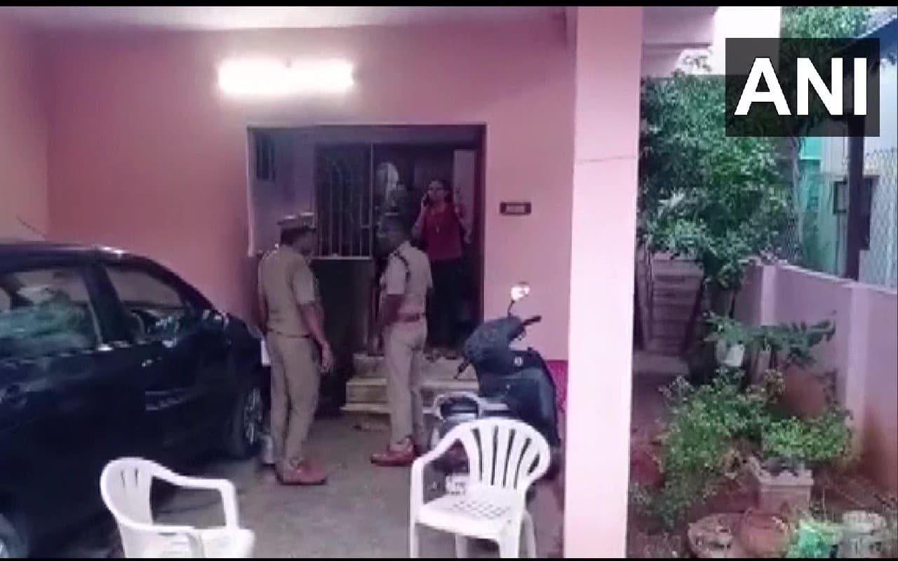 Tamilnadu: RSS कार्यकर्ता के घर अज्ञात हमलावरों ने फेंका पैट्रोल बम, आरोपियों को पकड़ने में जुटी पुलिस