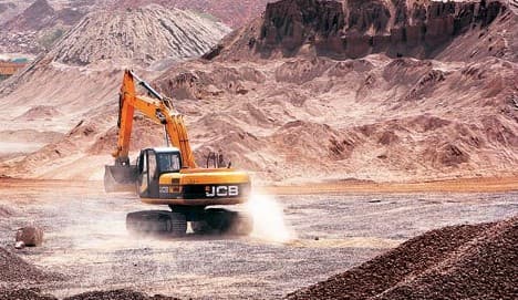 खबर का असर : गोल पहाड़ी से पत्थर खनन बंद रखने का निर्देश, 10 पोकलेन समेत कई वाहन जब्त