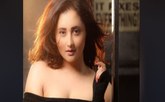 किलर लुक को लेकर इंटरनेट पर छाई रश्मि देसाई, बिग बॉस एक्ट्रेस के बोल्‍ड अवतार ने मचाया तहलका