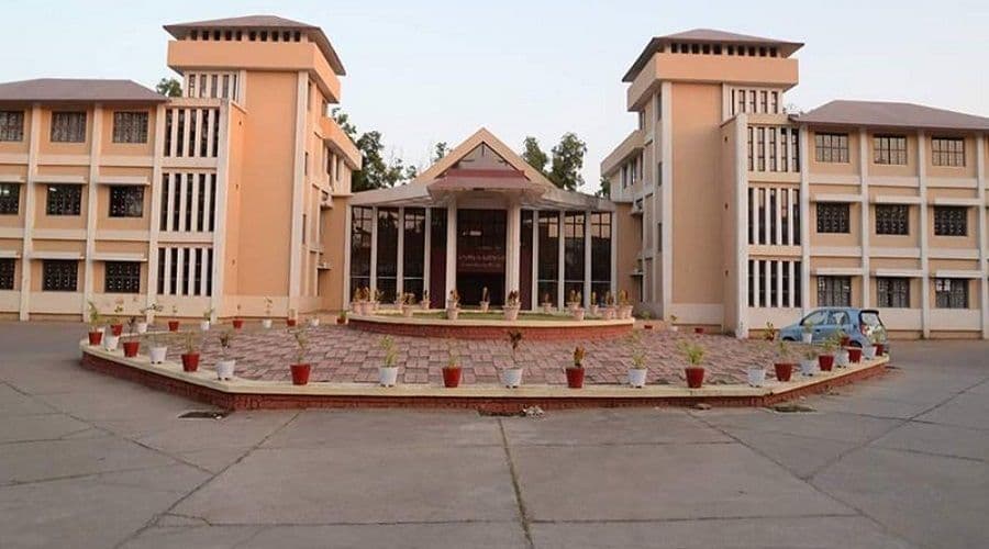 परीक्षा व एकेडमिक कैलेंडर की शिकायतों पर सेल बनाने का निर्देश