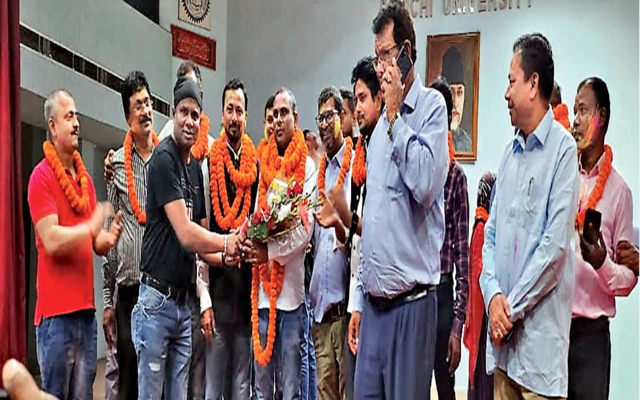 रांची विश्वविद्यालय कर्मचारी संघ चुनाव का परिणाम घोषित, पहली बार निर्वाचित अध्यक्ष बने धर्मेंद्र कुमार