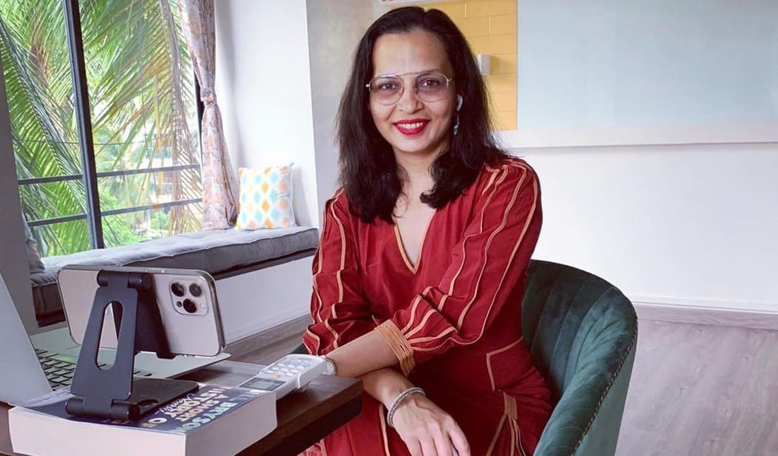 Hot Flashes: गर्मी को मात देने के लिए जरूर खाएं ये  3 फूड्स, न्यूट्रिशनिस्ट रुजुता दिवेकर के टिप्स जानें