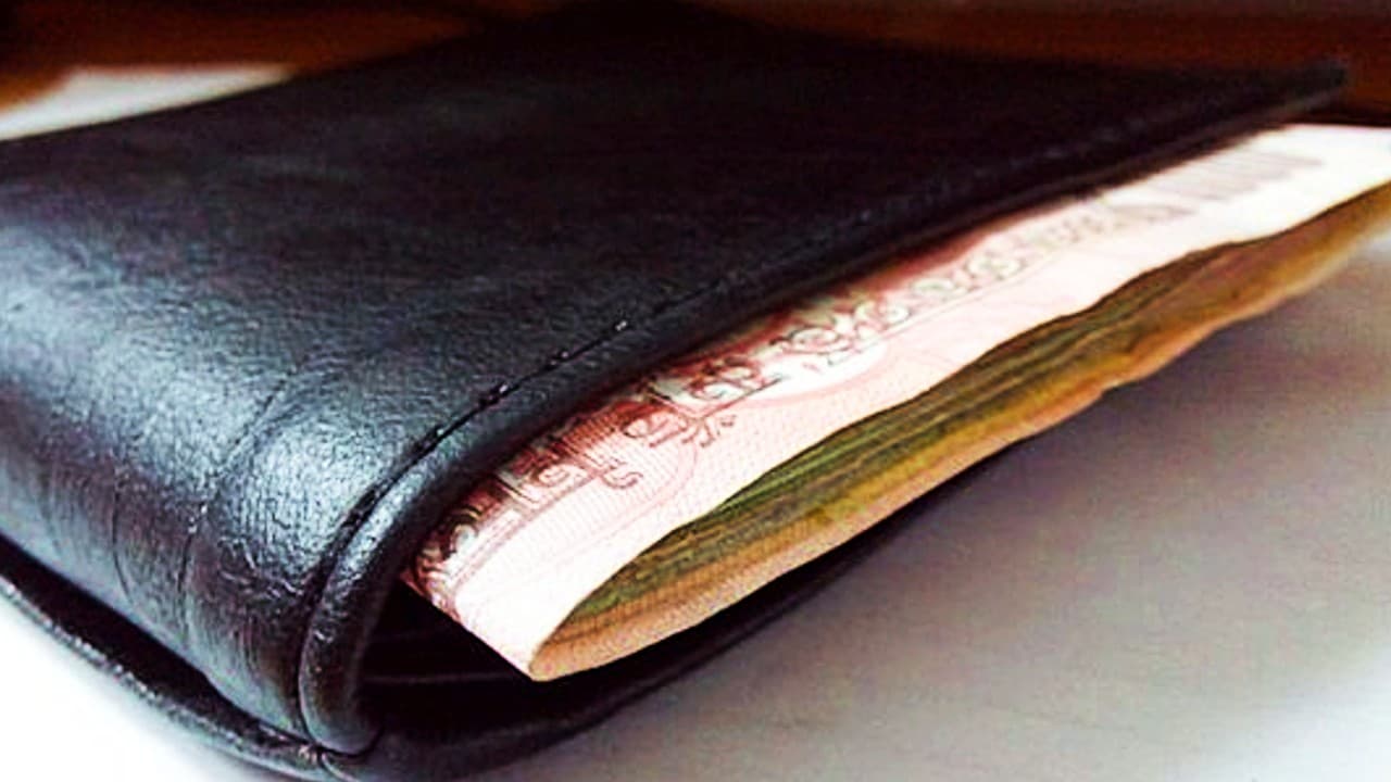 एक जून से बदलेंगे बैंक और बीमा के कई नियम, इन सेवाओं के लिए अब करनी होगी जेब और ढीली