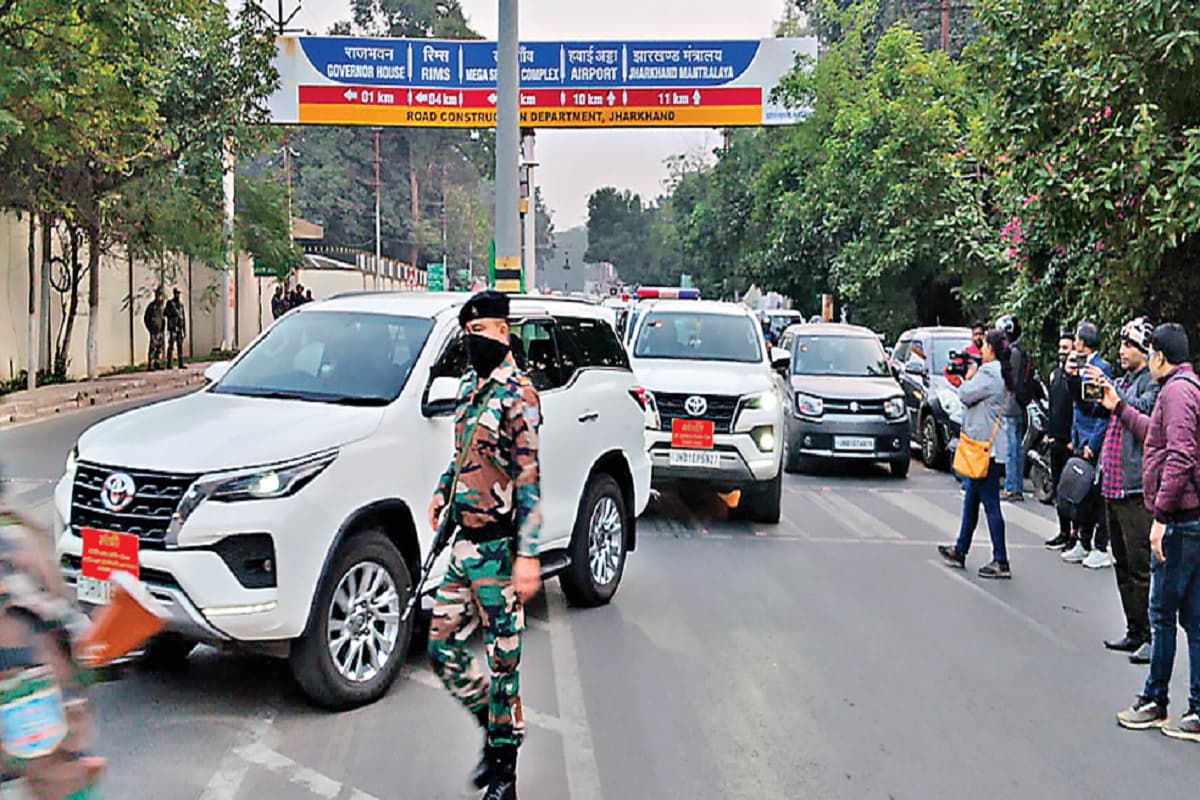 झारखंड : सत्तारुढ़ दल के विधायकों को लेकर दिन भर रही गहमा-गहमी, संख्या बल पर लगती रहीं अटकलें