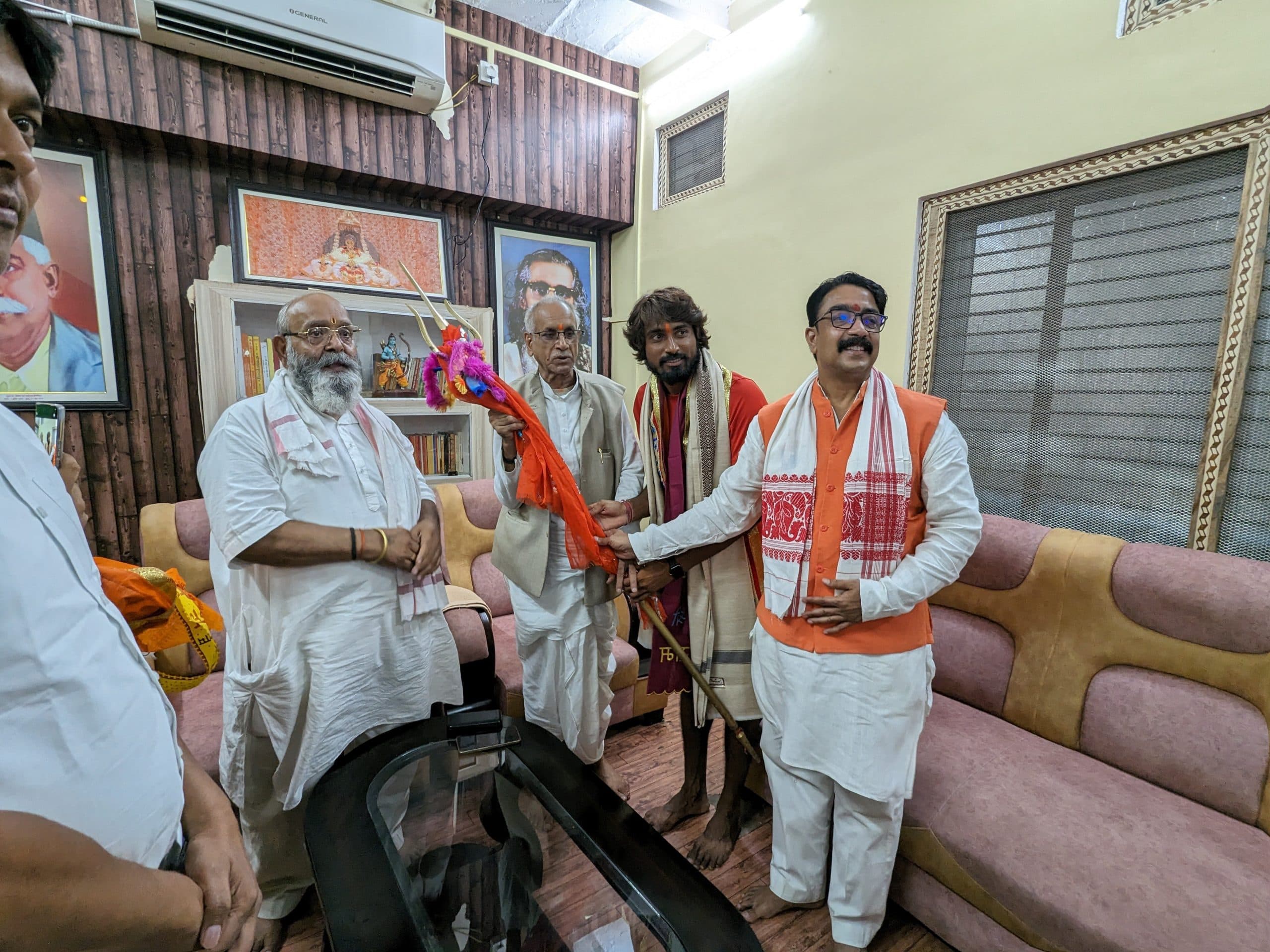 अयोध्या: पर्वतारोही नरेंद्र सिंह ने 1600 किमी की 'रन फॉर राम' यात्रा की पूरी, कश्मीर के पुंछ से की थी शुरुआत