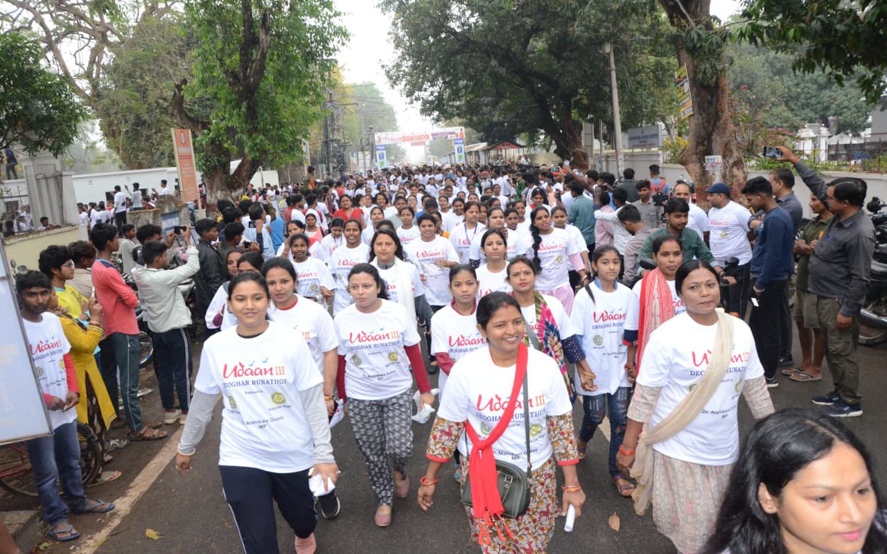 देवघर रनथॉन : शहर में दौड़े 10 हजार से अधिक लोग, गोड्डा सांसद बोले- जीत-हार से अधिक महत्वपूर्ण आपका प्रयास
