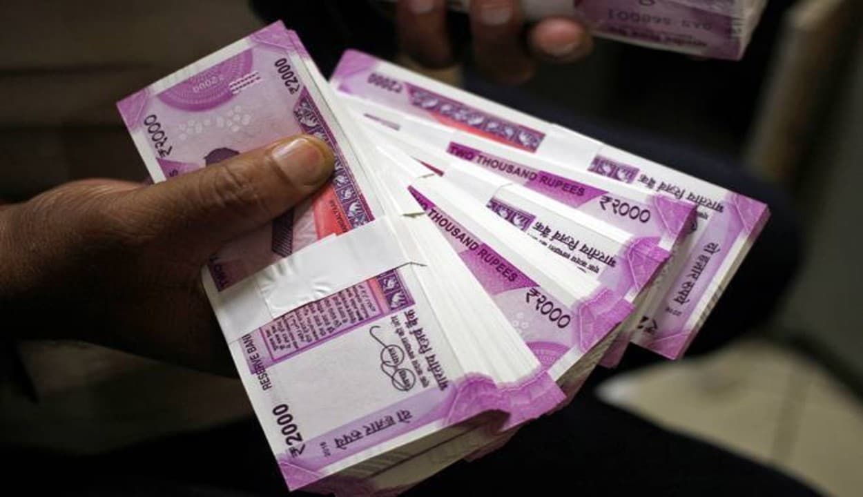 1 अक्टूबर से विदेश में पैसा भेजना हो जाएगा महंगा, सात लाख से अधिक रकम भेजने पर देना होगा टैक्स