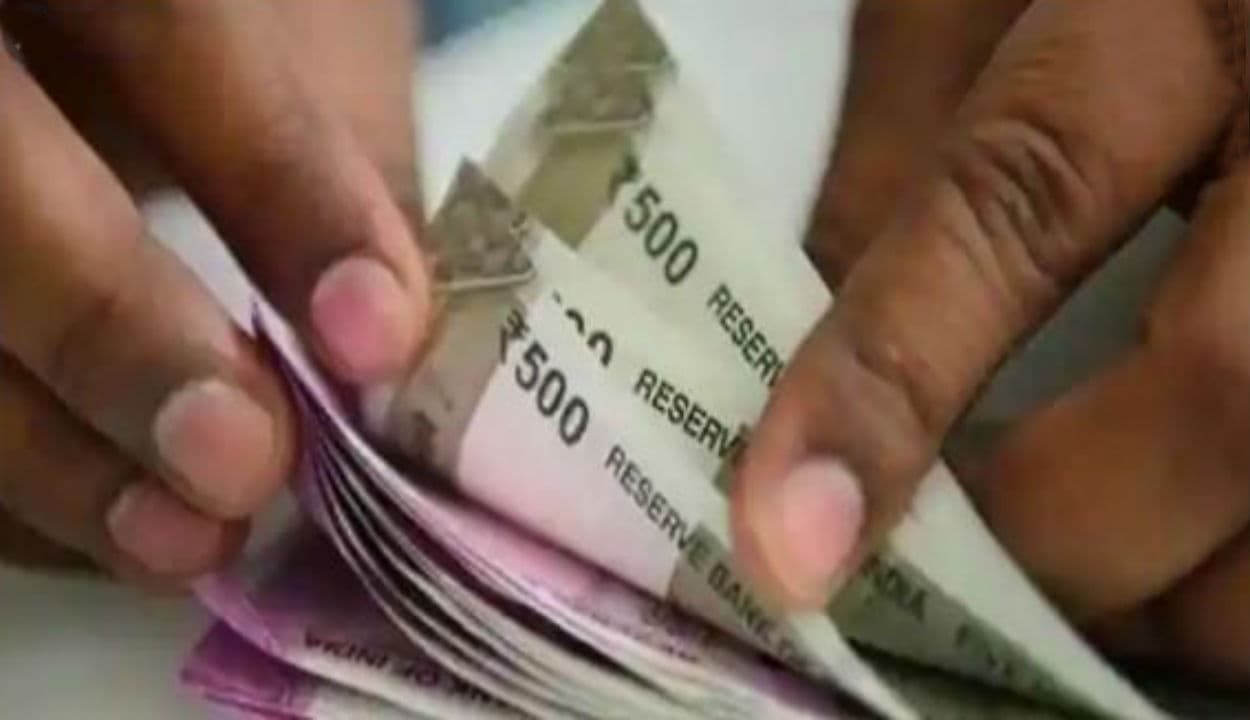 Jharkhand News : विधान सभा का घेराव कर रहे पारा शिक्षकों के लिए बुरी खबर, कटेगा एक दिन का वेतन, शिक्षकों ने जताया विरोध