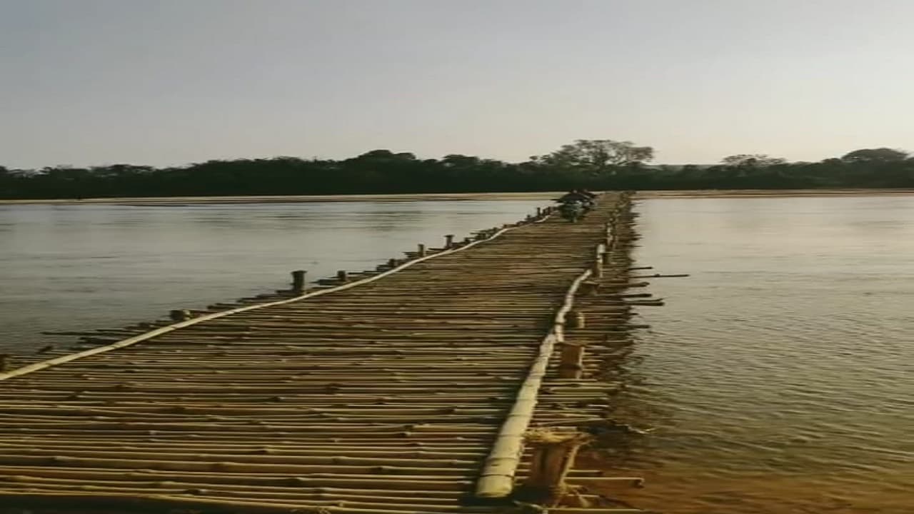 झारखंड: ग्रामीणों की नहीं सुने 'माननीय', तो श्रमदान से बना लिया पुल, अब बरसात में कैद नहीं होगी जिंदगी