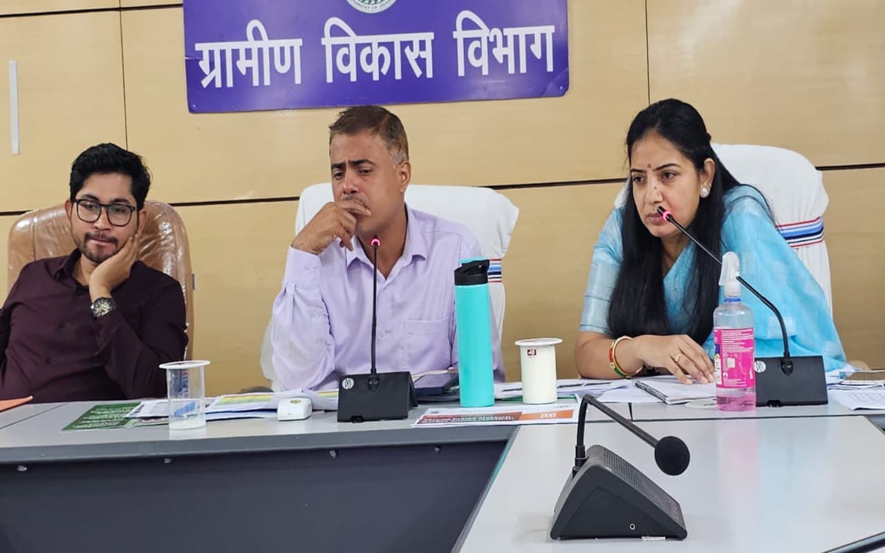 झारखंड : बिरसा हरित ग्राम योजना के तहत भरे जाएंगे गड्ढे, मनरेगा की योजनाओं को धरातल पर लाने का निर्देश