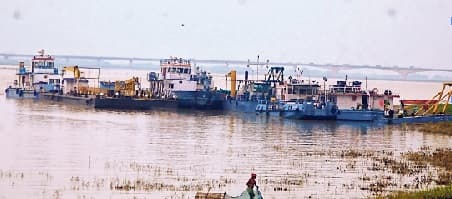 बिहार में बढ़ा गंगा का जलस्तर, जहाज परिचालन के लिए अब नये रूट की तलाश