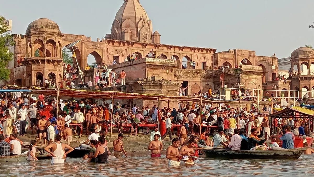 कानपुर: गंगा दशहरा आज, सरसैया घाट पर हजारों श्रद्धालुओं ने गंगा में लगाई आस्था की डुबकी