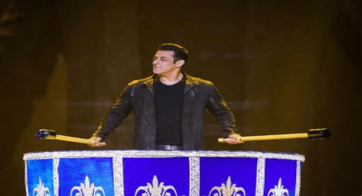 Salman Khan ने 'जीने के हैं चार दिन' सॉन्ग पर  किया आईकॉनिक डांस, 'टाइगर 3' के सेट से लीक हुआ VIDEO!