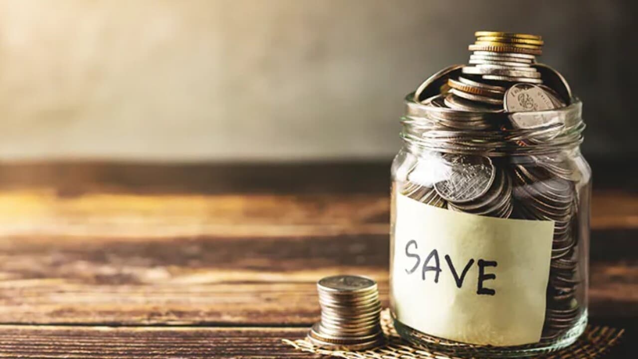 Saving Tips: आते के साथ खत्म हो जाती है सैलरी! 50-30-20 का फॉर्मूला अपना कर हो जाएंगे मालामाल