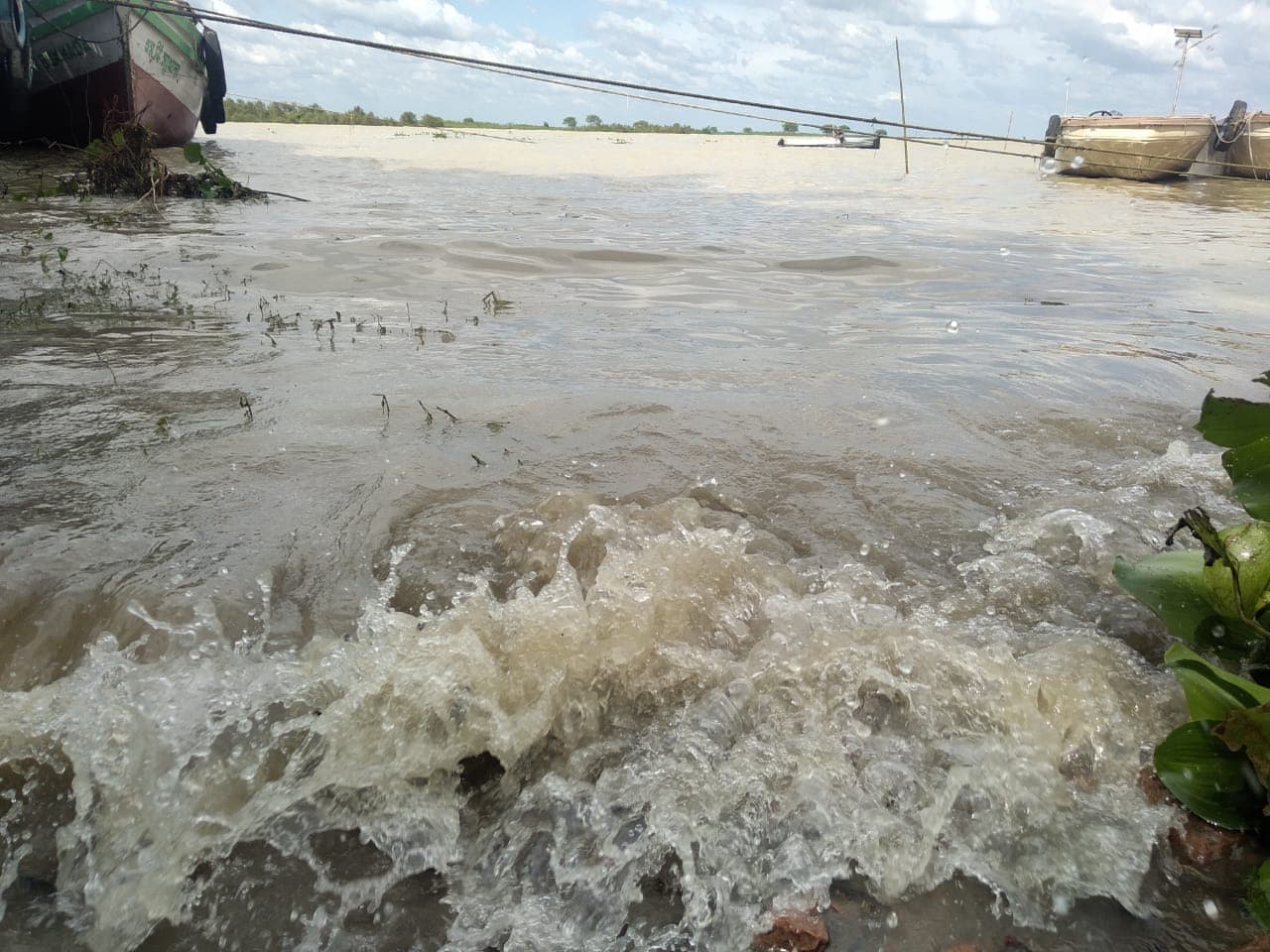 उफान पर गंगा, साहिबगंज में दर्जनों घर जलमग्न, लोगों की बढ़ी परेशानी