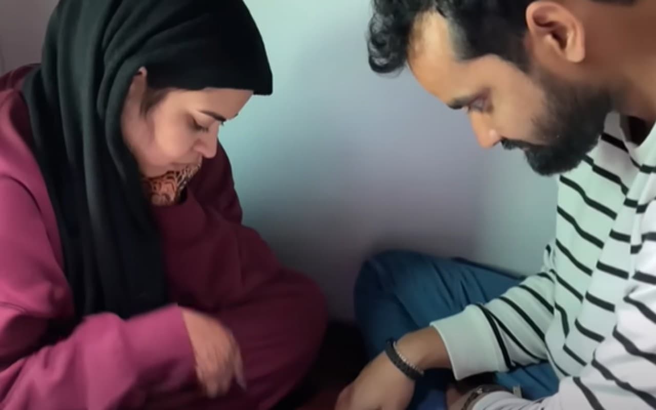 Saba Ibrahim Vlog: सबा इब्राहिम ने मुंबई को कहा अलविदा, पति सनी संग ट्रेन में खेला ये दिलचस्प गेम