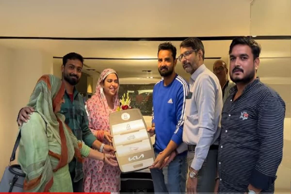 सबा इब्राहिम-सनी ने शादी के बाद खरीदी अपनी पहली कार, कपल की खुशी देख फैंस बोले-बर्थडे से पहले सरप्राइज