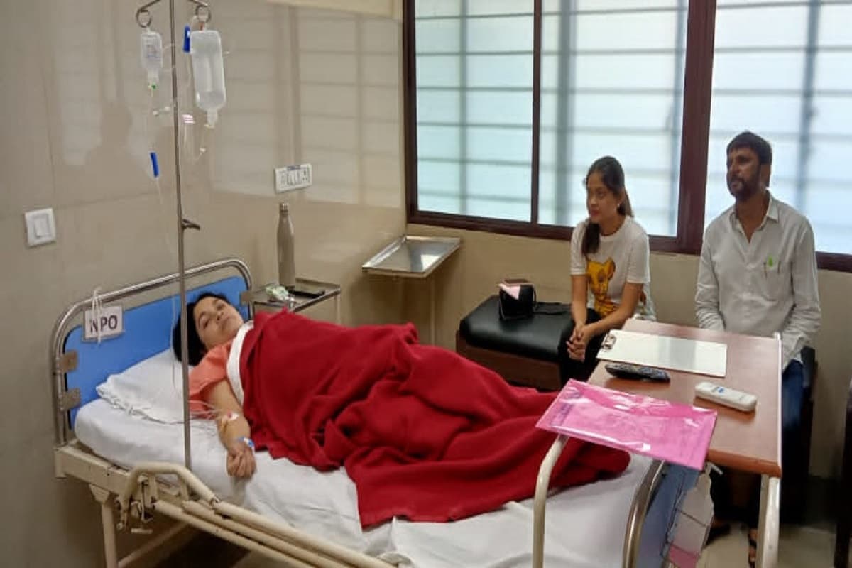 Jharkhand News : झारखंड के ईचागढ़ से JMM MLA सविता महतो की बिगड़ी तबीयत, TMH में भर्ती